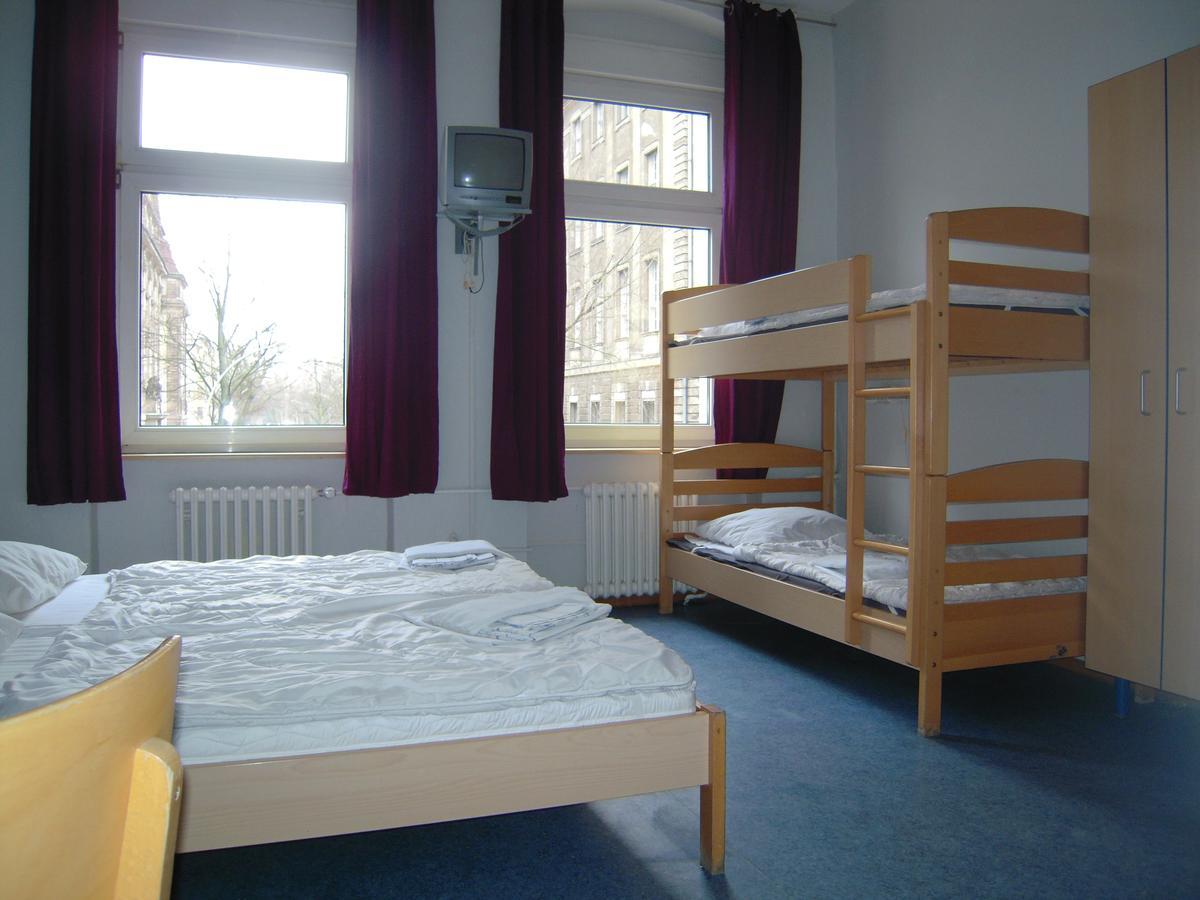ברלין Happy Go Lucky Hotel + Hostel Schoneberg מראה חיצוני תמונה