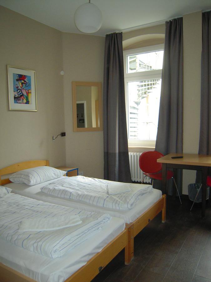 ברלין Happy Go Lucky Hotel + Hostel Schoneberg מראה חיצוני תמונה