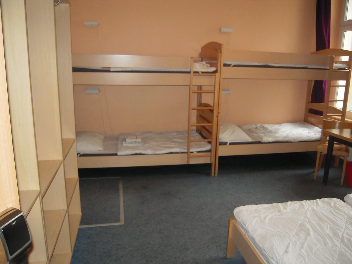 ברלין Happy Go Lucky Hotel + Hostel Schoneberg מראה חיצוני תמונה