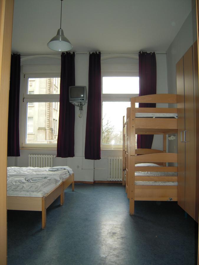 ברלין Happy Go Lucky Hotel + Hostel Schoneberg מראה חיצוני תמונה