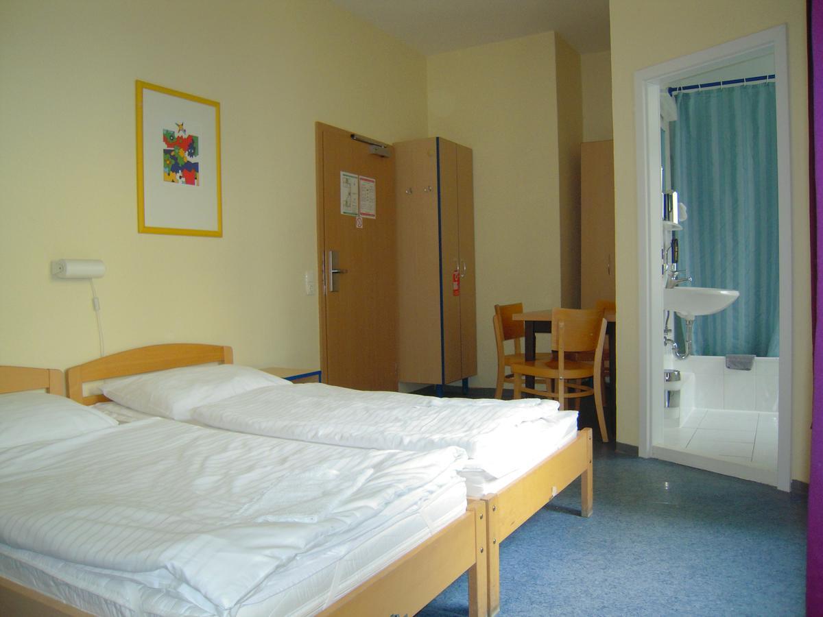 ברלין Happy Go Lucky Hotel + Hostel Schoneberg מראה חיצוני תמונה