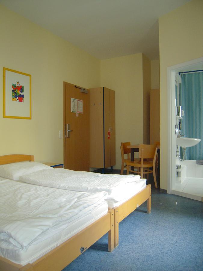 ברלין Happy Go Lucky Hotel + Hostel Schoneberg מראה חיצוני תמונה