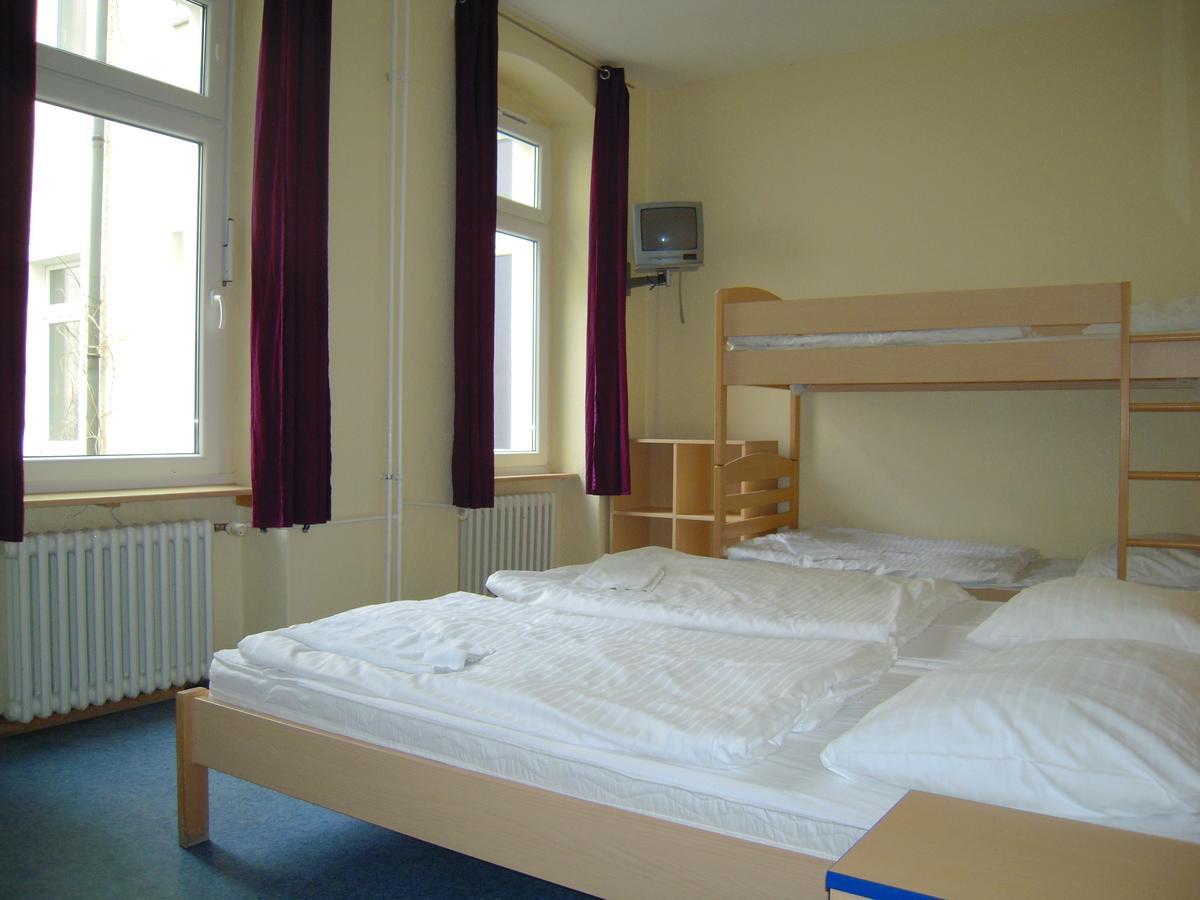 ברלין Happy Go Lucky Hotel + Hostel Schoneberg מראה חיצוני תמונה