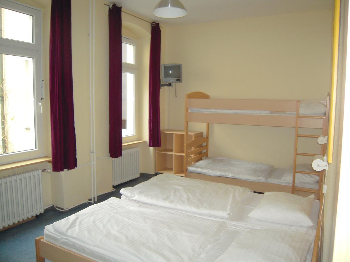 ברלין Happy Go Lucky Hotel + Hostel Schoneberg מראה חיצוני תמונה