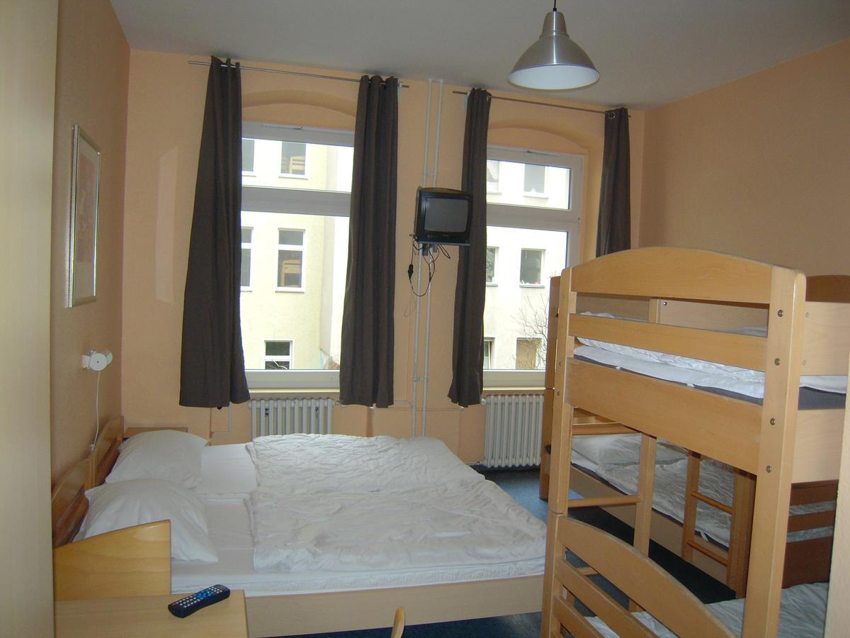 ברלין Happy Go Lucky Hotel + Hostel Schoneberg מראה חיצוני תמונה