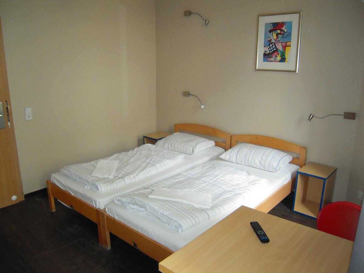 ברלין Happy Go Lucky Hotel + Hostel Schoneberg מראה חיצוני תמונה