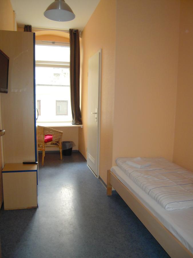 ברלין Happy Go Lucky Hotel + Hostel Schoneberg מראה חיצוני תמונה