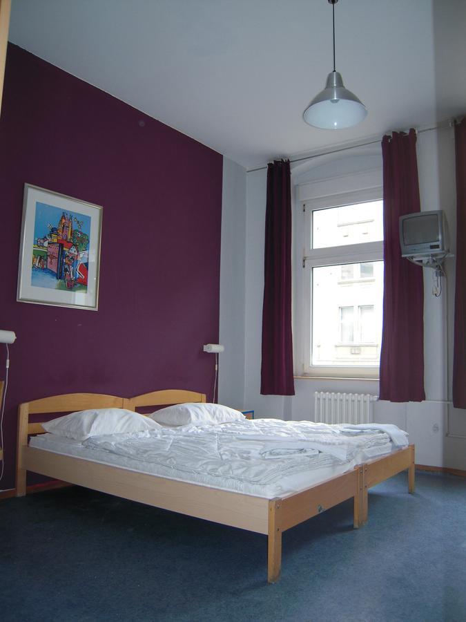 ברלין Happy Go Lucky Hotel + Hostel Schoneberg מראה חיצוני תמונה