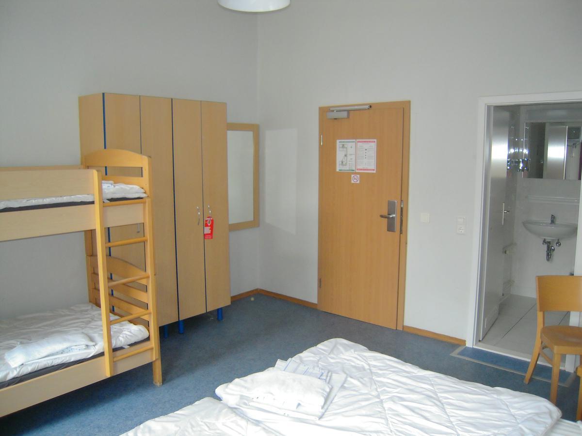 ברלין Happy Go Lucky Hotel + Hostel Schoneberg מראה חיצוני תמונה