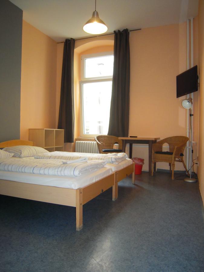 ברלין Happy Go Lucky Hotel + Hostel Schoneberg מראה חיצוני תמונה
