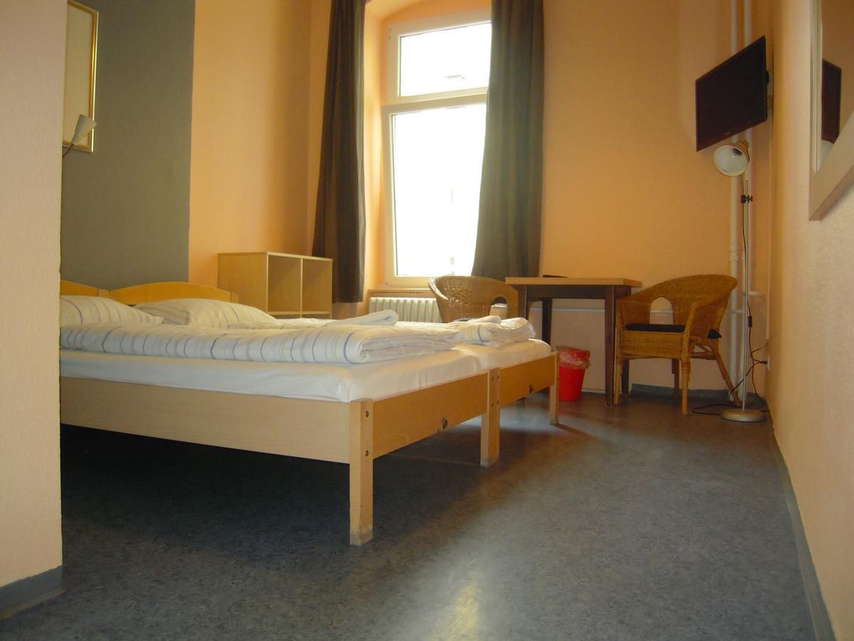 ברלין Happy Go Lucky Hotel + Hostel Schoneberg מראה חיצוני תמונה