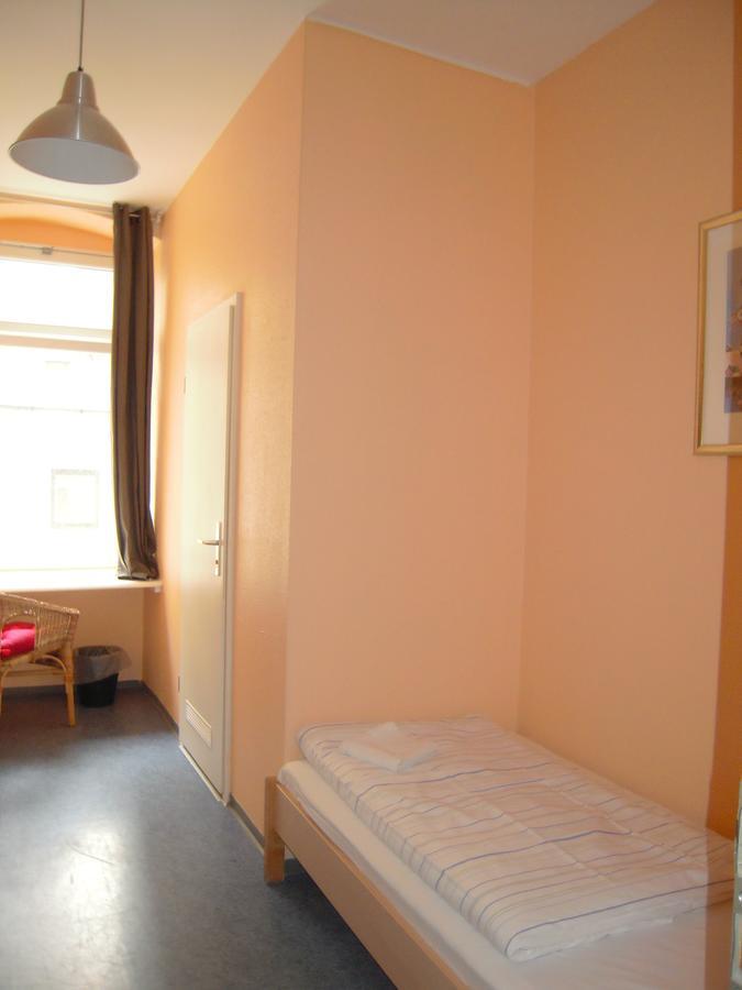 ברלין Happy Go Lucky Hotel + Hostel Schoneberg מראה חיצוני תמונה