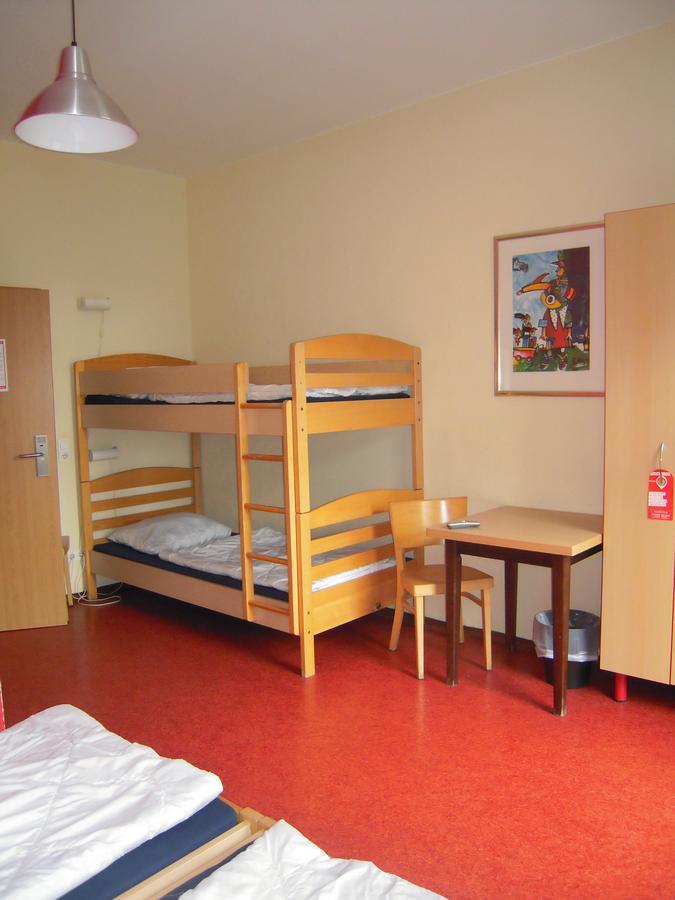 ברלין Happy Go Lucky Hotel + Hostel Schoneberg מראה חיצוני תמונה