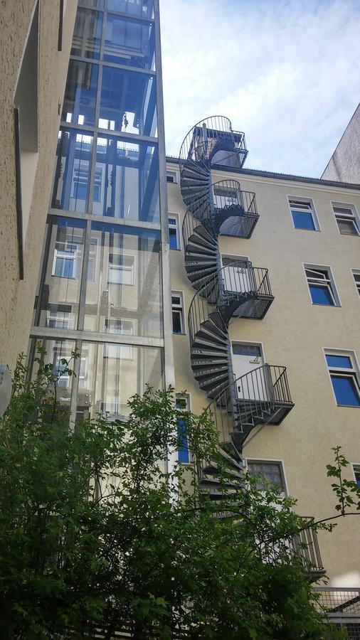 ברלין Happy Go Lucky Hotel + Hostel Schoneberg מראה חיצוני תמונה