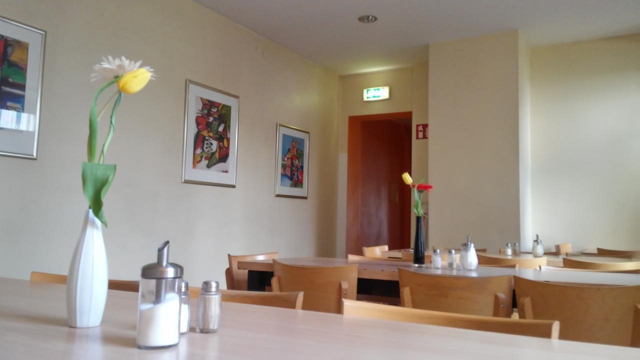 ברלין Happy Go Lucky Hotel + Hostel Schoneberg מראה חיצוני תמונה