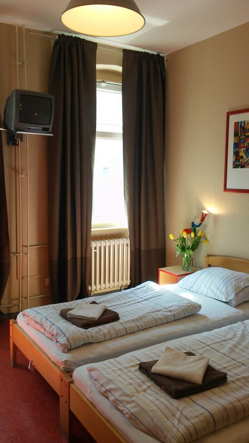 ברלין Happy Go Lucky Hotel + Hostel Schoneberg מראה חיצוני תמונה
