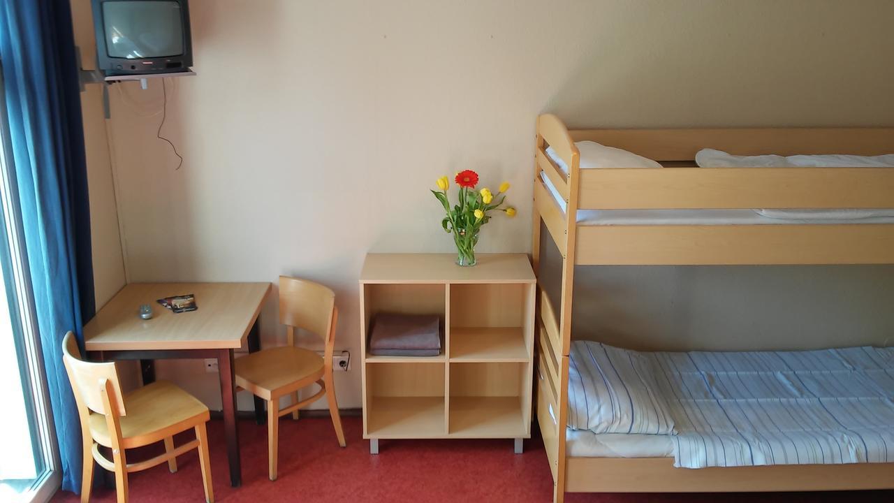 ברלין Happy Go Lucky Hotel + Hostel Schoneberg מראה חיצוני תמונה